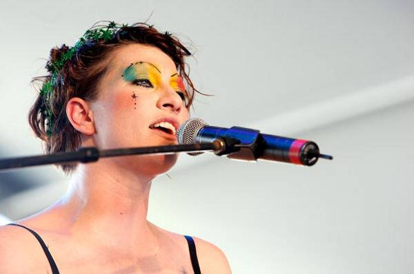A coragem de pedir ajuda – SUPER entrevista Amanda Palmer