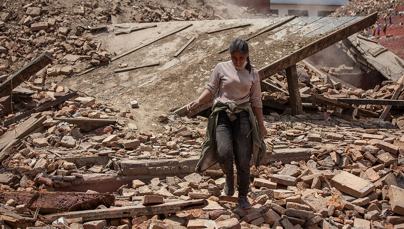 escombros do terremoto no Nepal