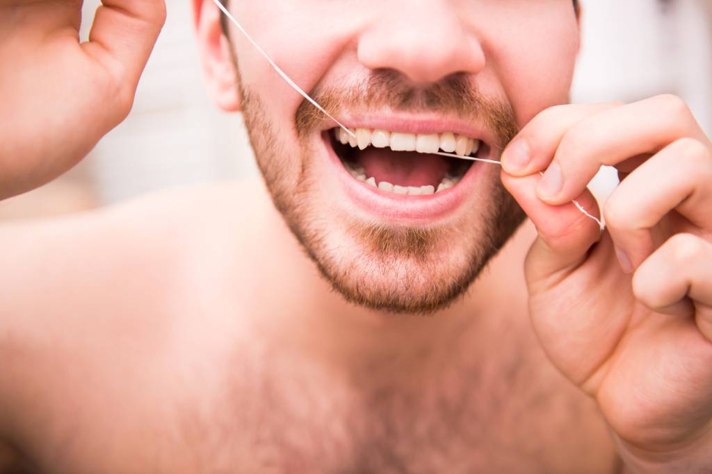 Usar fio dental pode prolongar sua expectativa de vida