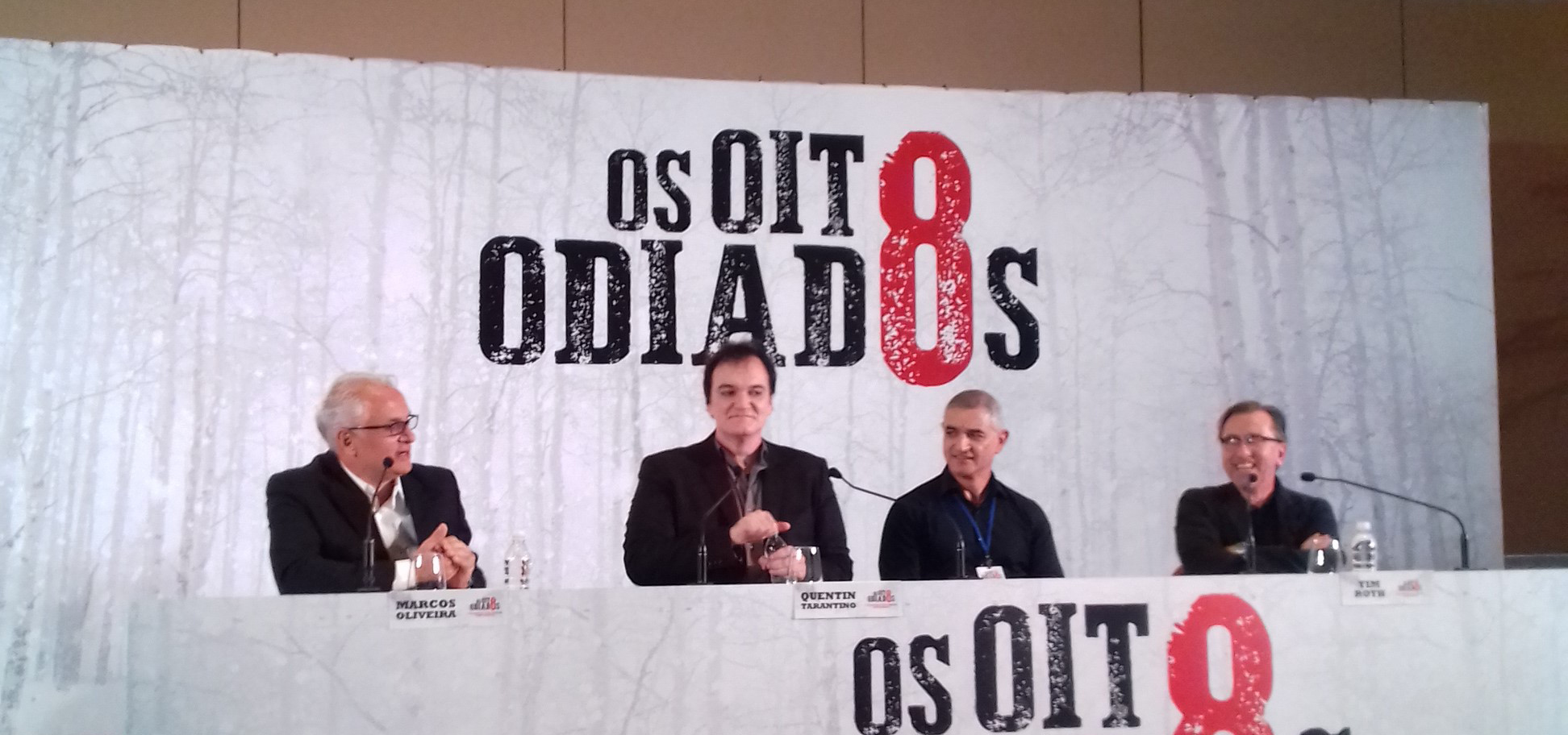 Mesa da coletiva de Os Oito Odiados