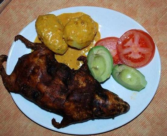 Peru e Ecuador: o porquinho-da-&iacute;ndia &eacute; mais que um bicho de estima&ccedil;&atilde;o em alguns pa&iacute;s latinos. O cuy, como &eacute; chamado por l&aacute;, &eacute; servido inteiro e frito, acompanhado de arroz.