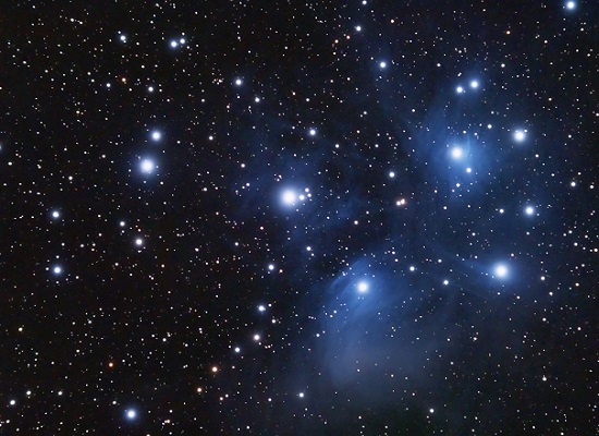 Como o nome indica, a atmosfera das estrelas de carbono contêm mais carbono que oxigênio. As estrelas desse tipo foram descobertas em 1860.