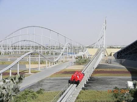 Inaugurada em 2010, a Formula Rossa &eacute; a montanha-russa da Ferrari. Como n&atilde;o poderia deixar de ser, a velocidade &eacute; o ponto forte - quem encara essa aventura enfrenta uma velocidade m&aacute;xima de 240 km/h. A Formula Rossa, fica em Abu Dhabi, nos Emirados &Aacute;rabes Unidos.