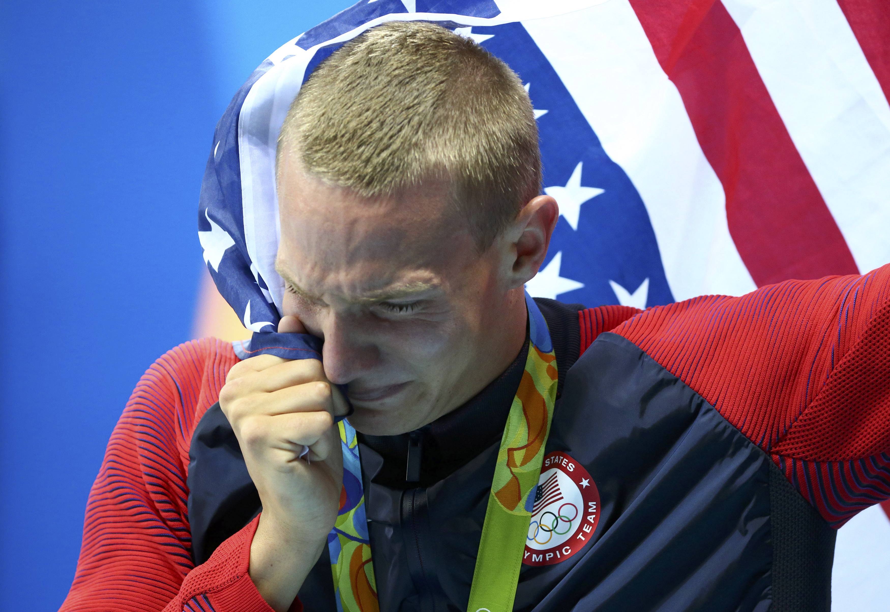 Nathan Adrian, dos Estados Unidos, tem motivos de sobra para estar orgulhoso: foi por um triz que ele se classificou para a semifinal dos 100 metros livres - ficou em 16&ordm; de 16 competidores -, mas na semifinal, no domingo (7), conseguiu conquistar o ouro, com um tempo de 47.83 segundos.
