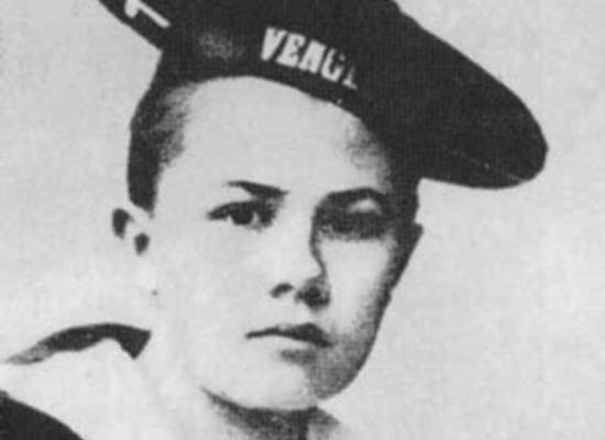 Isabelle Eberhardt come&ccedil;ou a viajar pelo norte da &Aacute;frica em 1890. Para isso, ela se vestia de homem e se apresentava como um mu&ccedil;ulmano. Ela morreu jovem, aos 27 anos, mas nesse curto tempo viveu aventuras incr&iacute;veis.