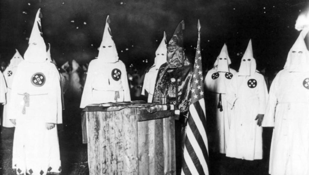 Extremistas brancos crescem mais no Twitter do que o Isis