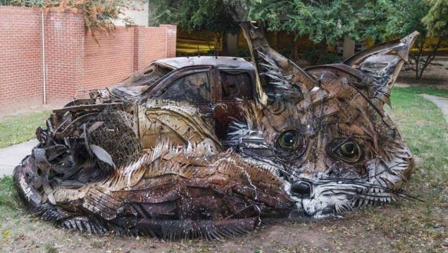 Uma das dificuldades de enfrentar o desperdício é que ele se mistura à paisagem: como está por todo lado, é como se tivesse se tornado invisível. Mas o português Artur Bordalo quer fazer o lixo dar na vista - usando a arte. Uma das dificuldades de enfrentar o desperdício é que ele se mistura à paisagem: como está por todo lado, é como se tivesse se tornado invisível. Mas o português Artur Bordalo quer fazer o lixo dar na vista - usando a arte.