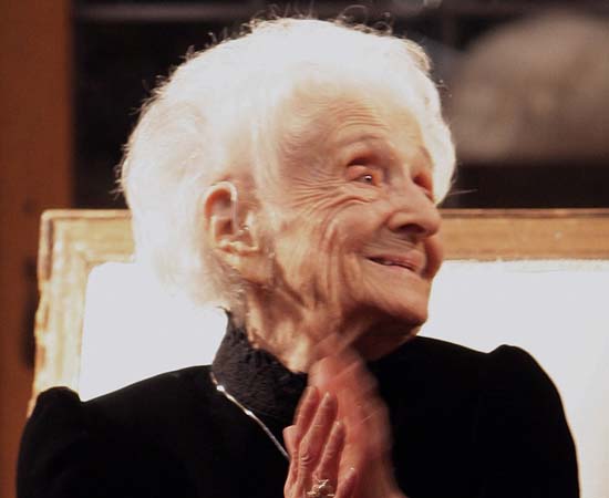 Rita Levi-Montalcini (1909 - presente) - Neurologista italiana que recebeu o Prêmio Nobel de Fisiologia/ Medicina de 1986 pelos seus estudos sobre o sistema nervoso.