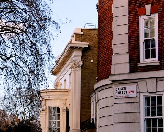 A esquina da famosa Baker Street com a Allsop Place. Lugar serve de cen&aacute;rio para a mini-s&eacute;rie Sherlock, da BBC.