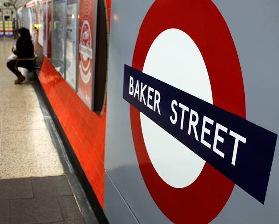 A Baker Street Tube Station &eacute; uma das esta&ccedil;&otilde;es originais da linha Metropolitan Railway, a primeira linha subterr&acirc;nea do mundo, inaugurada em 1863.