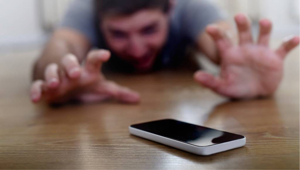 Viciados em celular têm mais medo do abandono