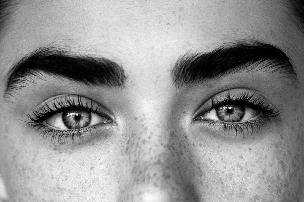 Por que é tão difícil manter contato visual durante uma conversa?