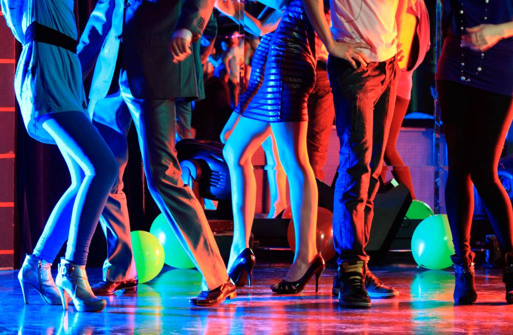 Baladas podem cobrar preços diferentes para homens e mulheres?