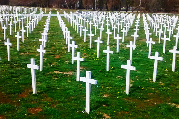 Cemit&eacute;rio em Vukovar