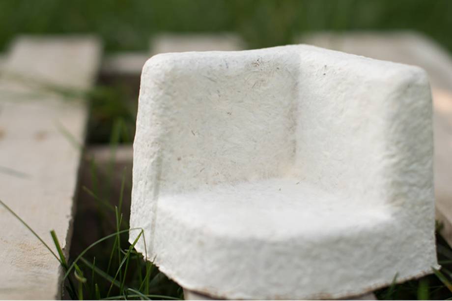 Al&eacute;m de estrutura para m&oacute;veis, a empresa tamb&eacute;m cria a Micoespuma (mico igual ao de micose, mesmo). A ideia &eacute; substituir o isopor que usamos no pacote de eletr&ocirc;nicos e na embalagem de vinhos, por exemplo. A Microespuma chegou a ser usada pela Dell em uma parceria entre as companhias.