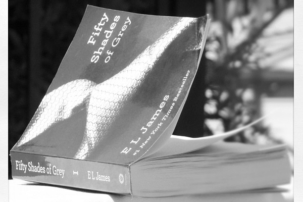 Ler 50 tons de cinza faz mal às mulheres