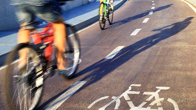 Ciclistas são obrigados a pedalar em ciclovias ou é opcional?