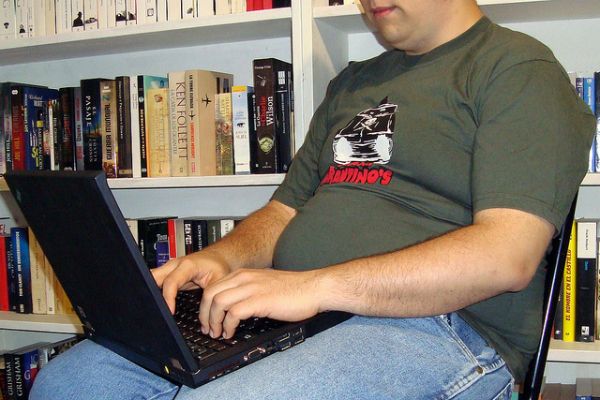 Facebook te deixa gordo e pobre