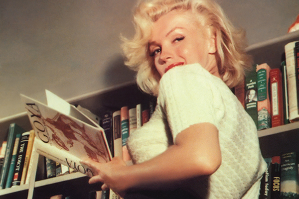 marilynmonroephotosreadinginblackshortsse1910a