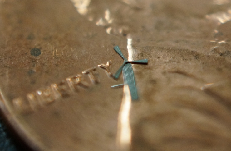 Cientistas criam “micro-moinhos” para recarregar celulares com energia eólica