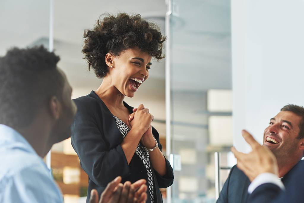 Por que você deveria parar de contar piadas no trabalho – ou não