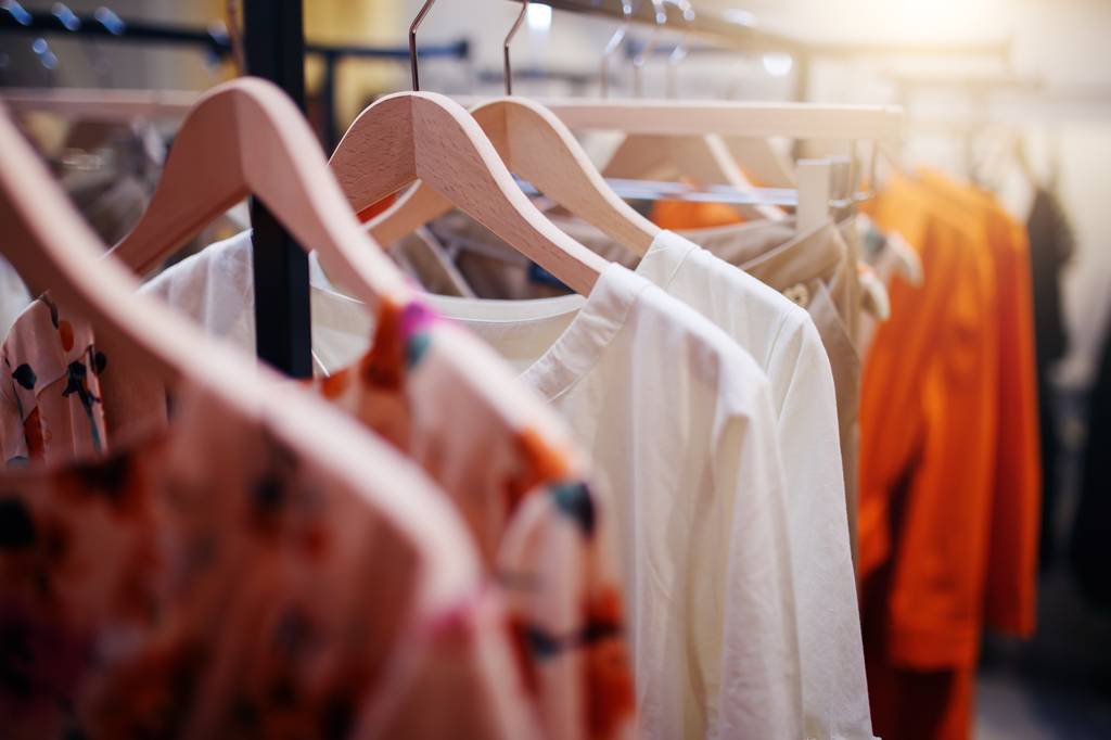 Roupas de grife ajudam a influenciar as pessoas