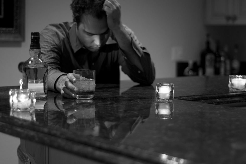 “Eu bebo todos os dias e não consigo parar. Sou alcoólatra?”