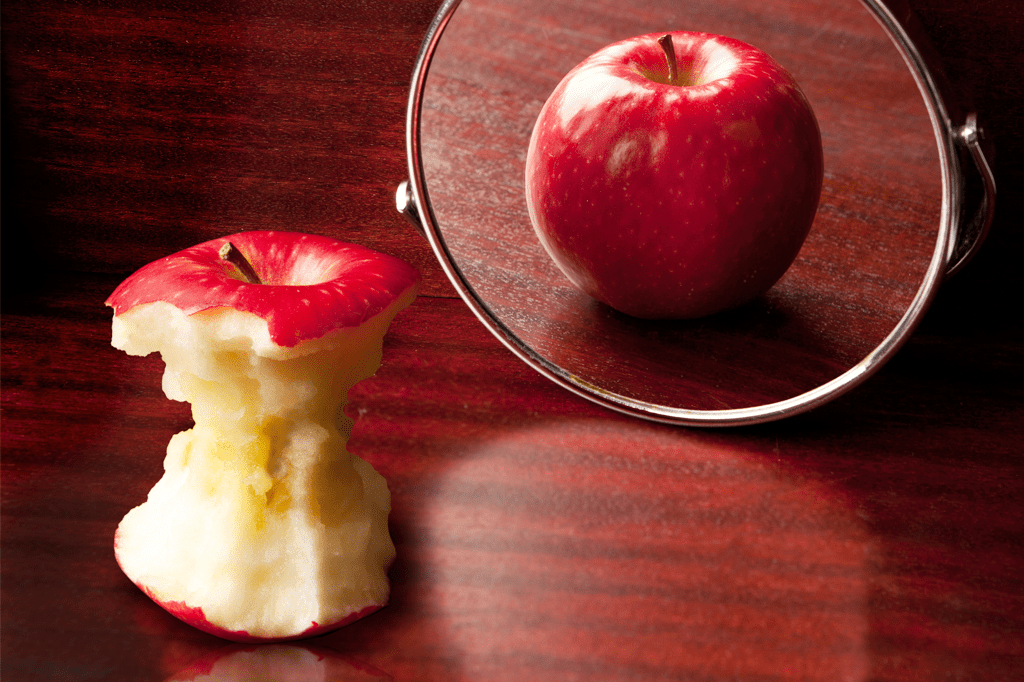 Comer em frente ao espelho deixa a comida mais gostosa