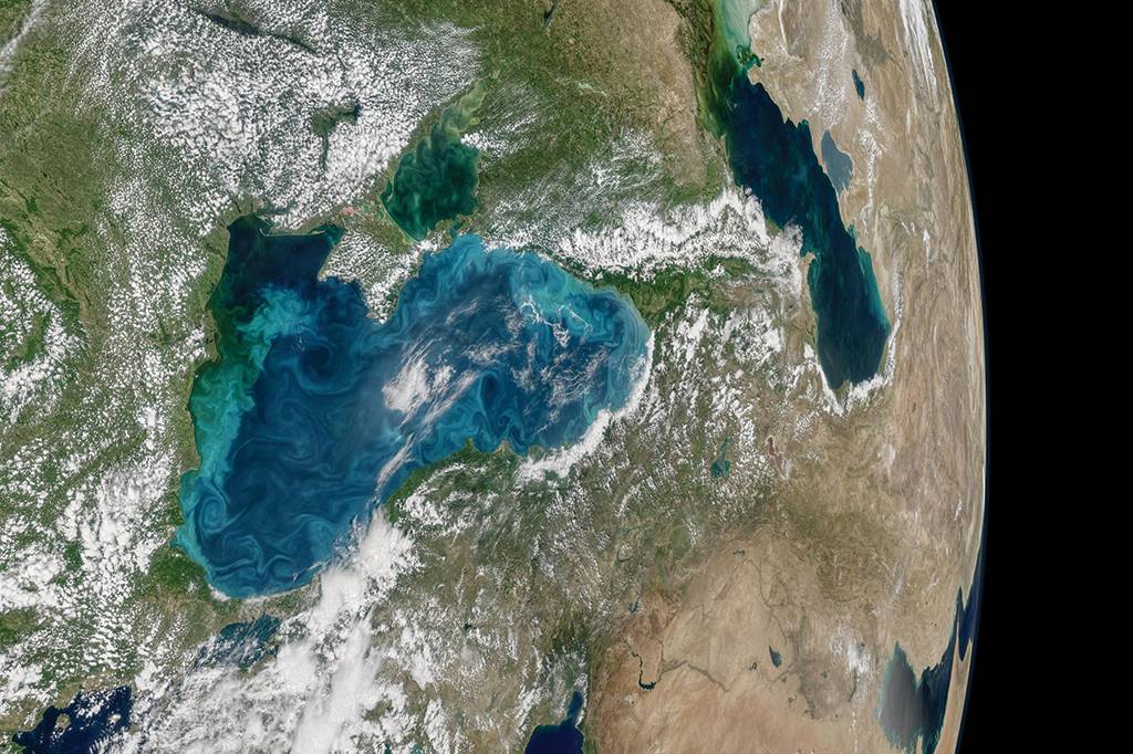 O Mar Negro está turquesa
