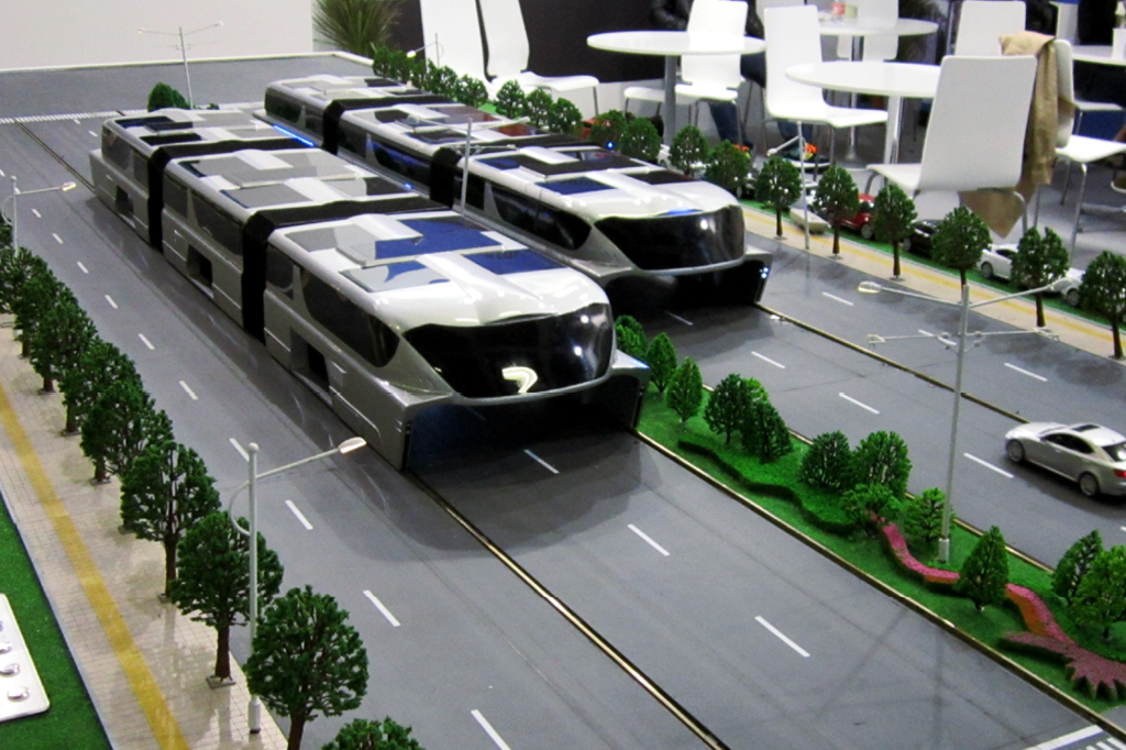 Lembra do ônibus elevado chinês? Vai virar sucata