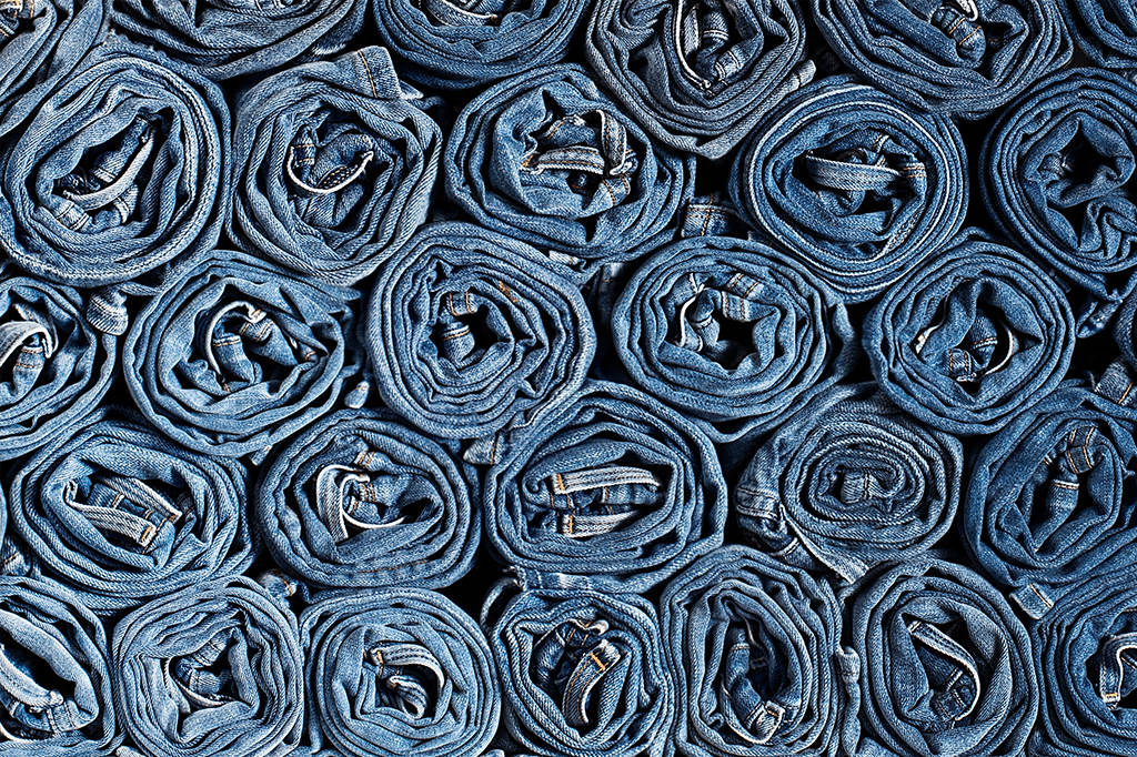 Por que tantas marcas de calça jeans usam a palavra “denim”?