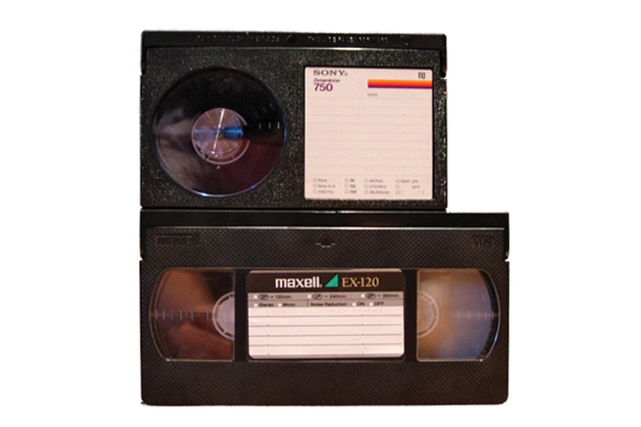 O Sony Betamax era o dispositivo perfeito para gravações caseiras quando chegou ao mercado, em 1975. Mas perdeu fácil a batalha com o VHS O Sony Betamax era o dispositivo perfeito para gravações caseiras quando chegou ao mercado, em 1975. Mas perdeu fácil a batalha com o VHS