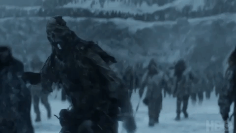 C&atilde;o usando martelo contra White Walker