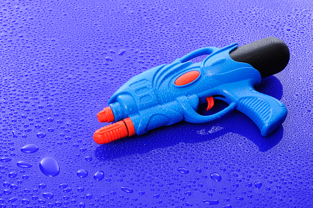 Crianças se interessam mais por armas quando as veem em filmes