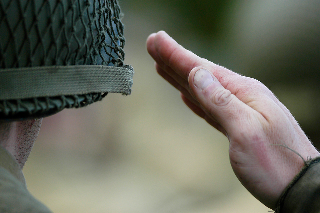 Qual a origem da continência militar?