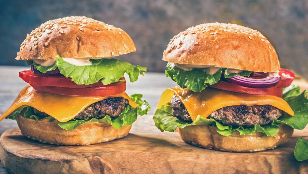 É melhor comer dois hambúrgueres do que batata frita