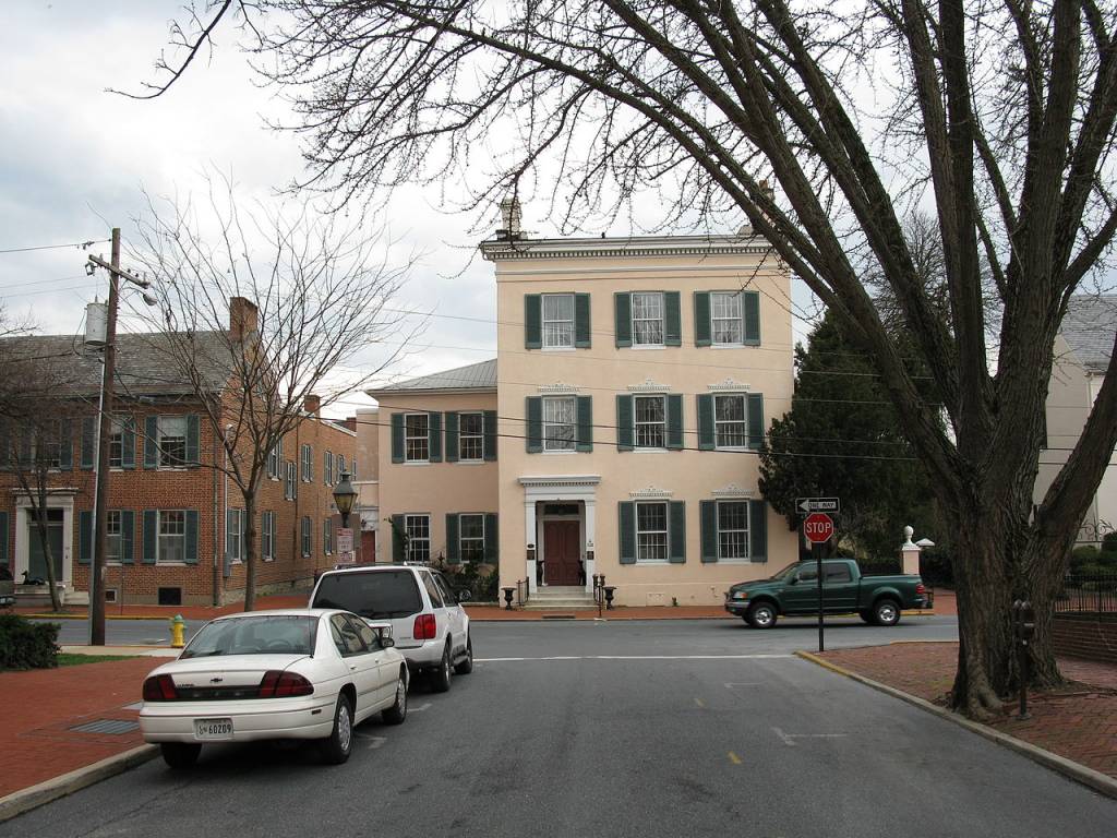 1280px-2008_03_28_-_Frederick_-_Tyler_Spite_House_1