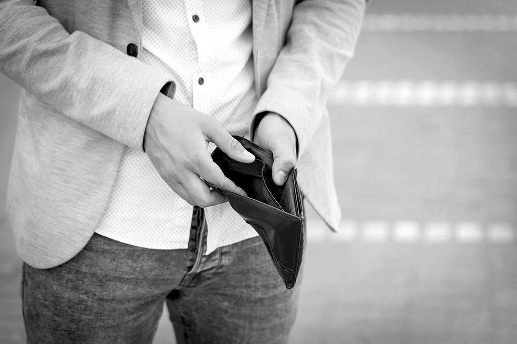 “Meu amigo me deve R$1000 há 1 ano, mas finge que nada aconteceu”