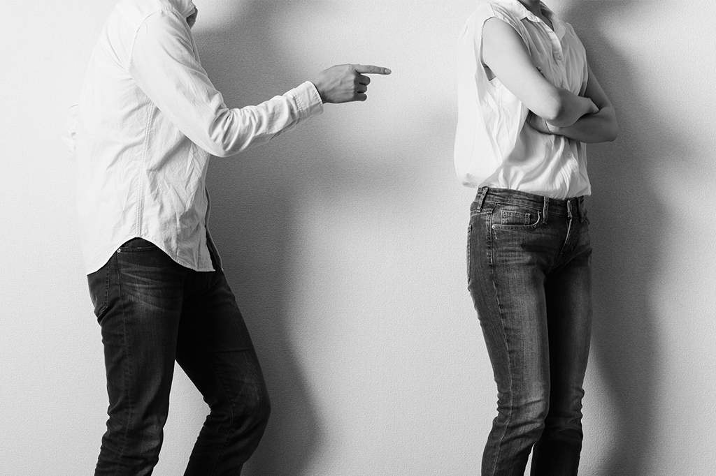 “Meu namorado é autoritário, mas moro com ele e estou desempregada. O que faço?”