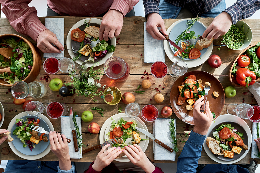 Como se comportar à mesa
