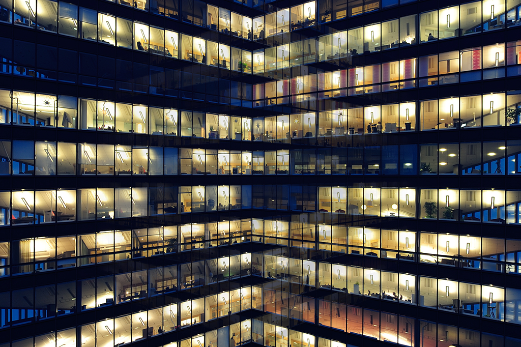 Seu andar no prédio pode afetar as decisões que você toma no trabalho