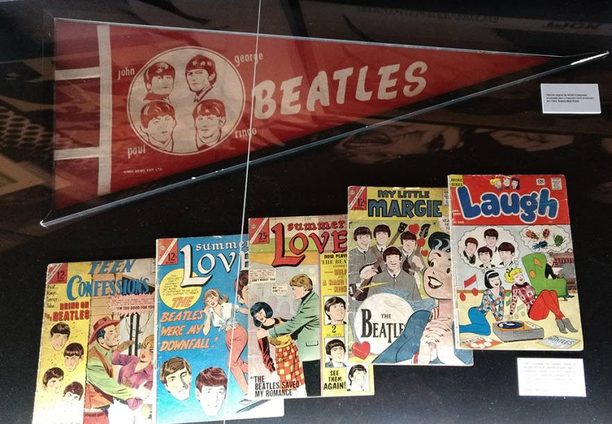 Itens originais de memorabilia estão expostos Itens originais de memorabilia estão expostos