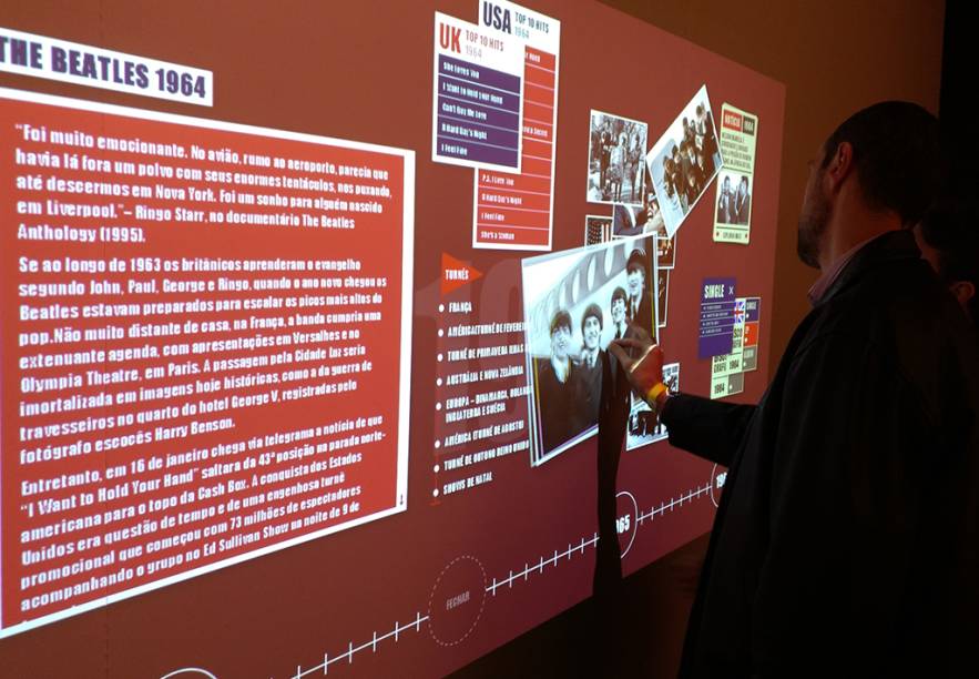 Em um dos ambientes, projeções são feitas na parede e é possível manipulá-las com o toque, como num celular Em um dos ambientes, projeções são feitas na parede e é possível manipulá-las com o toque, como num celular