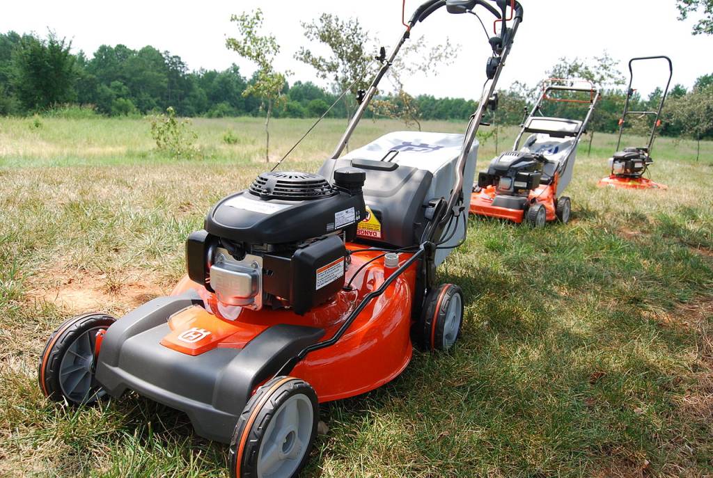 1280px-husqvarna_mowers