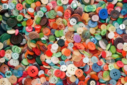 Jovem com fobia de botões só usa roupas de zíper