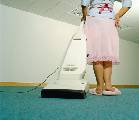 Mulher é acusada de invadir casas para fazer faxina