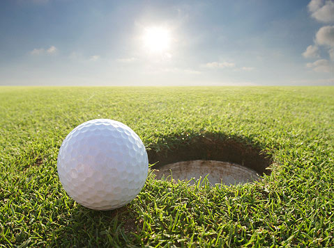 Por que a bola de golfe é cheia de buracos?