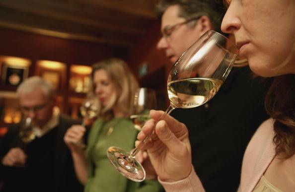 Como é feita a degustação de vinhos?