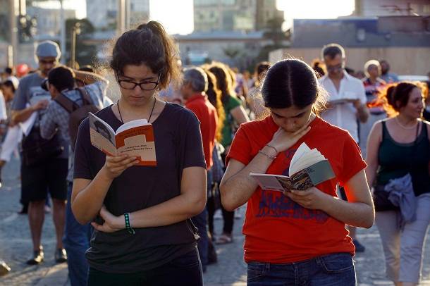 Realmente faz mal ler após as refeições?