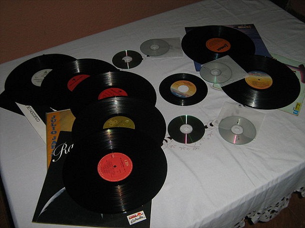 Como é feito um disco de vinil?